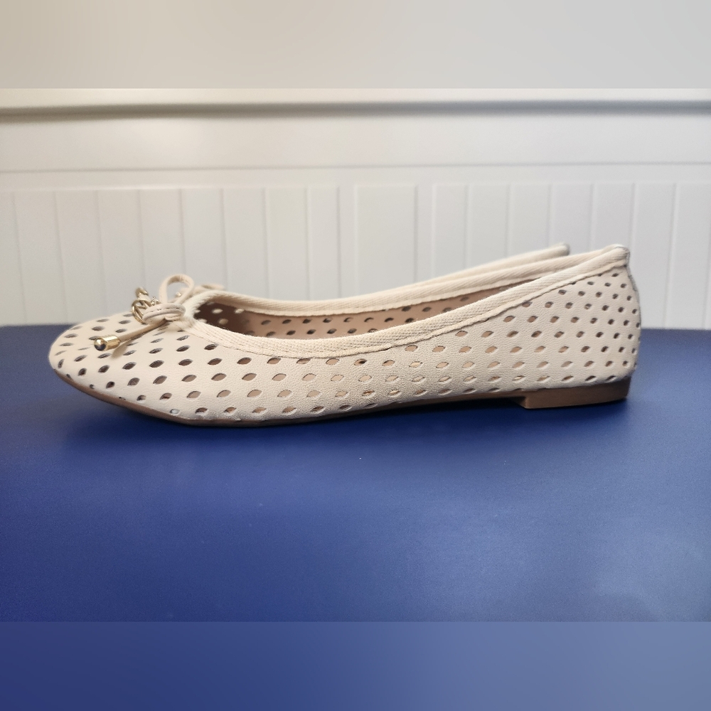 NWT Arezzo Women's Off-White Ballet Flats with Bow